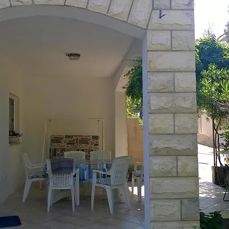 Ivan Dolac 15784b Apartment Jelsa (Hvar)